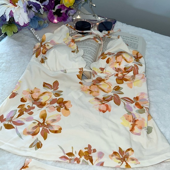 NWT CUPSHE ADELINE FLORAL PLUNG HALTER SCALLOPED LOW WAISTED Bikini Set SIZE:M - Picture 6 of 11